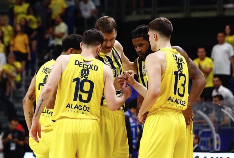 FENERBAHČE ŠAMPION TURSKE Gudurić, Veseli i De Kolo srušili Efes