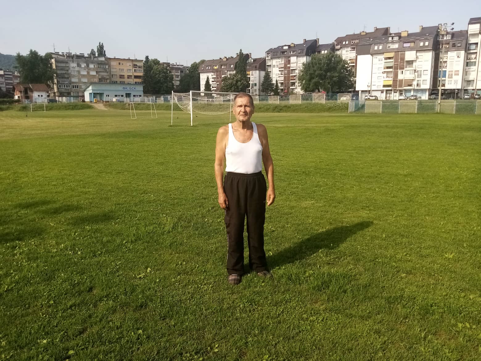 PRSKALICE SE NE GASE, RADOVI NA STADIONU BANJALUČKOG BSK-A U PUNOM JEKU Nakon više decenija, trava terena dobija novo ruho, a posebne zasluge pripisane jednom Branku (FOTO)