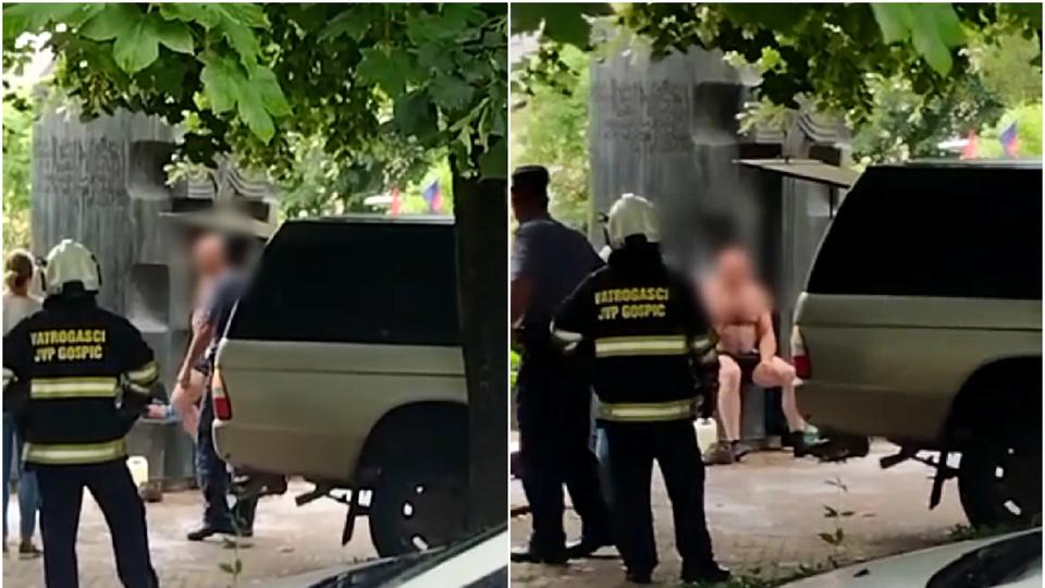 DRAMATIČNO U GOSPIĆU Čovjek pokušao da se zapali ispred Opštinskog suda (FOTO/VIDEO)