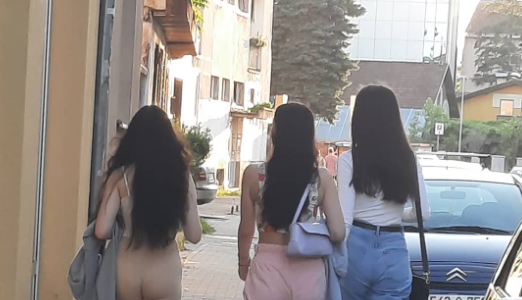 VRELO LJETO, VRELE BANJALUČANKE Na prvi mah pomislili da je gola - Prolaznici ostali u šoku odabirom odjevne kombinacije (FOTO)