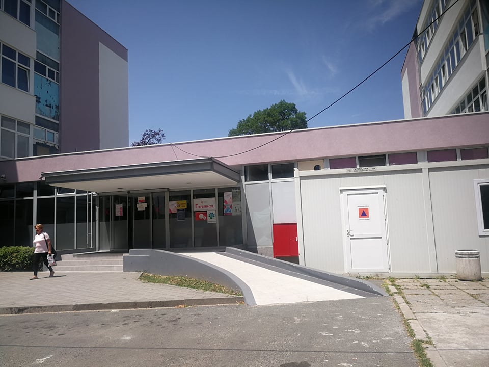 NIJE ZA SVAČIJI ŽELUDAC - PACIJENTI U ZGRADI STARE HIRURGIJE UDIŠU FEKALIJE! Gnusne fotografije toaleta Klinike za unutrašnje bolesti (FOTO)