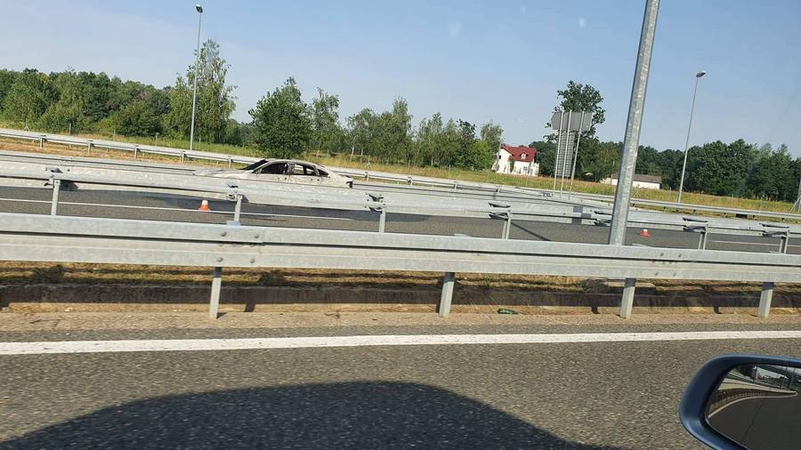 IZGORIO AUTOMOBIL NA AUTO-PUTU BANJALUKA GRADIŠKA Na terenu vatrogasci i policija