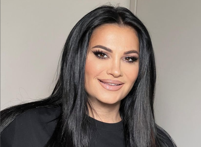 NEMA LIČNOG ŠOFERA Iznenadićete se kad vidite šta vozi Jana Todorović (FOTO)