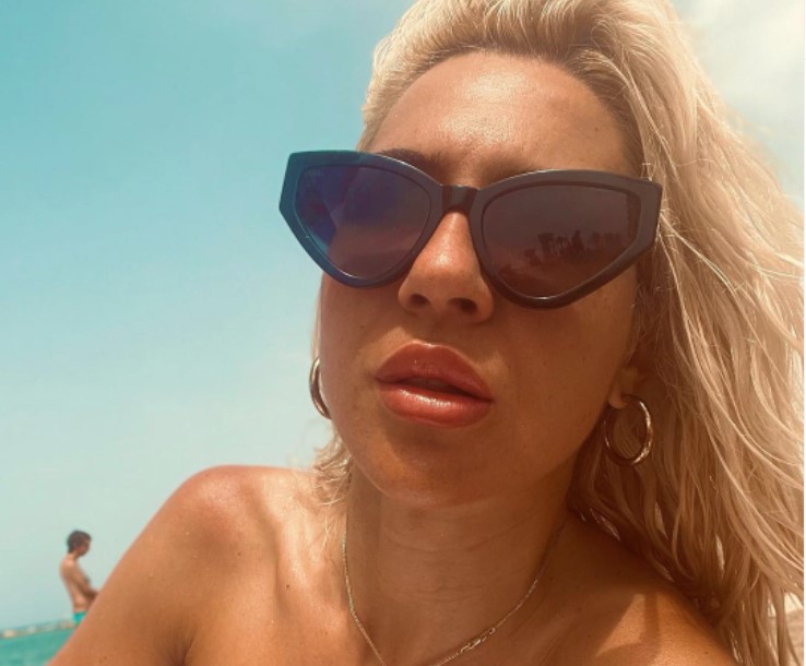 JOVANA JEREMIĆ ŽARI I PALI FOTOGRAFIJAMA Voditeljka uživa na odmoru - golišavim slikama zapalila mreže (FOTO)