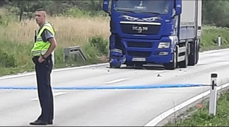 NESREĆA KOD BUGOJNA Kamion udario pješaka, ljekari hitne pomoći mogli samo konstatovati smrt