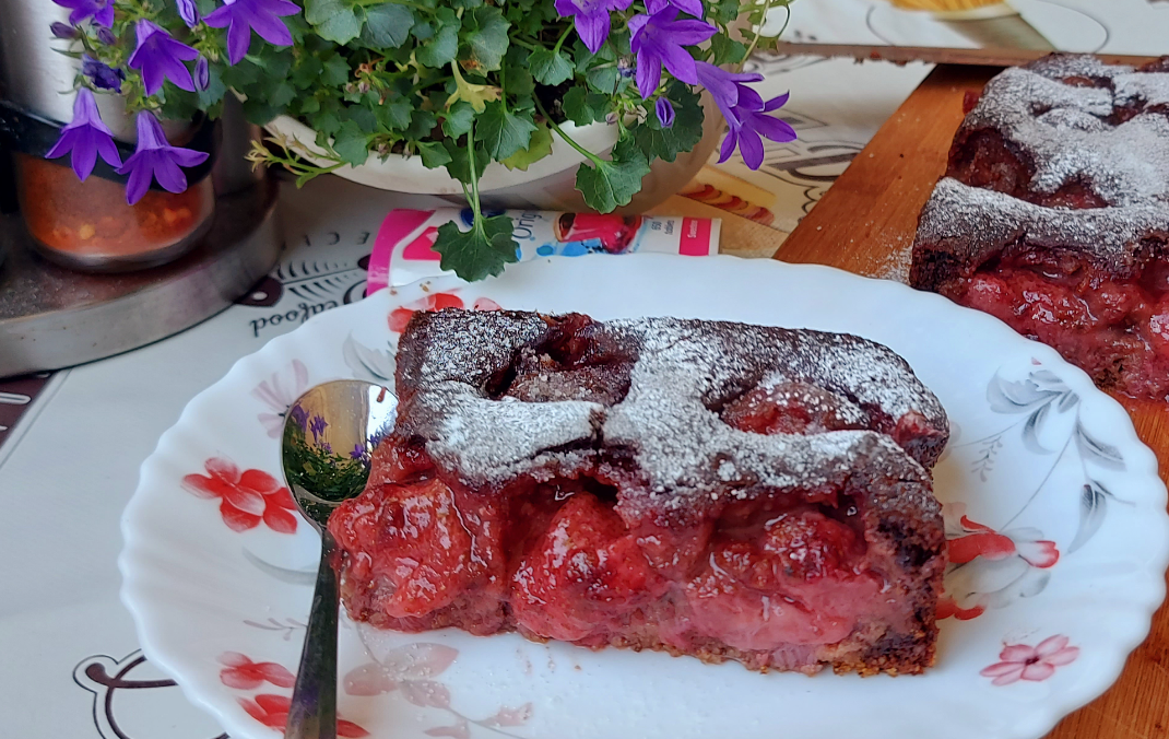 RECEPT KOJI ĆETE PAMTITI Fantastičan kolač sa jagodama (VIDEO)
