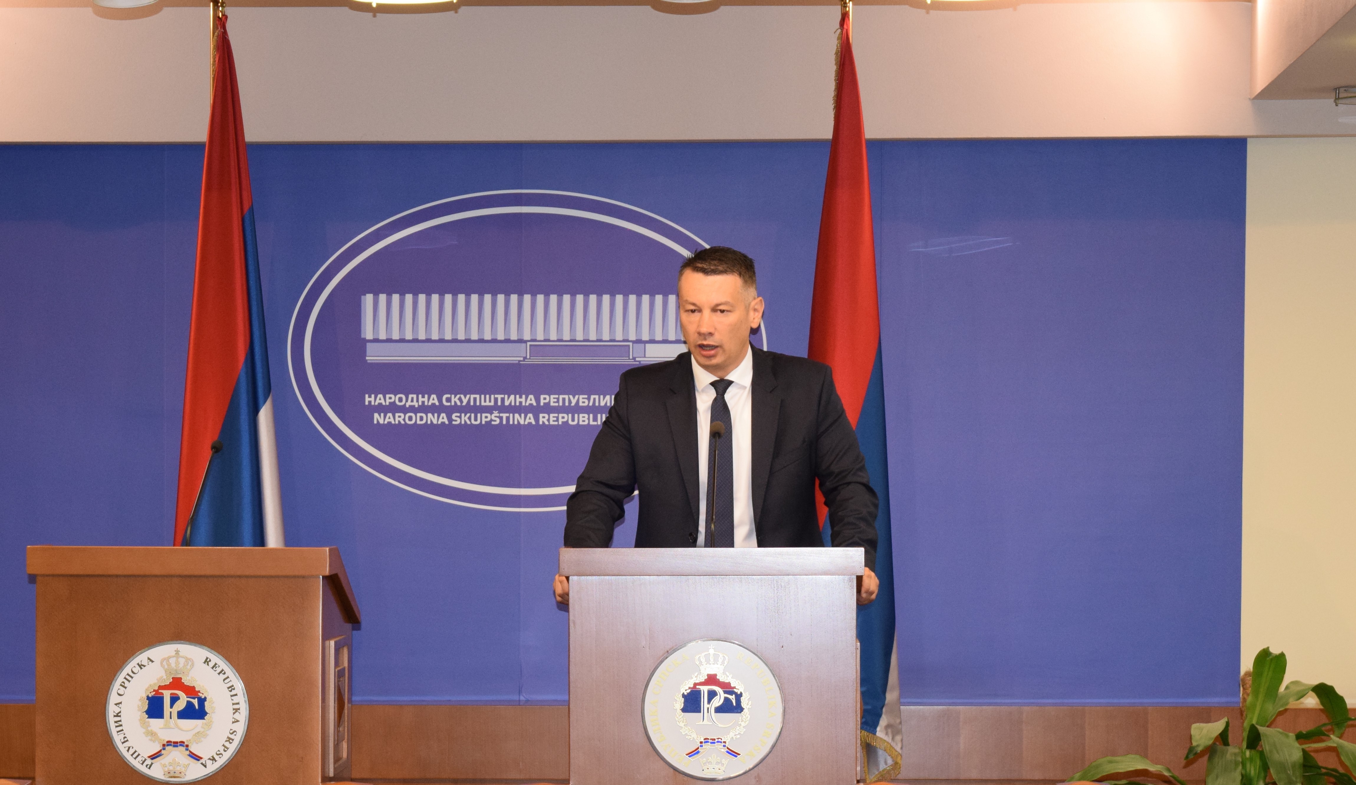 VLADA RS MORA HITNO ZAŠTITI GRAĐANE Nešić: Ne znam da li su Putin i Dodik bili na istom sastanku, a izgleda da nisu