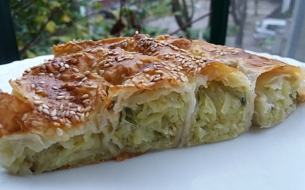 POSLUŽENJE I ZA RUČAK I ZA VEČERU Ukusna pita od praziluka i krompira