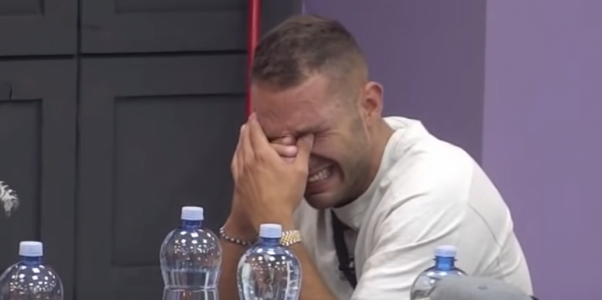 IZJURIO IZ BELE KUĆE I ZAJECAO Nakon što je ugledao Teodoru Džehverović u rijalitiju, priznao je da ju nije prebolio! Zadrugari zaplakali sa njim (VIDEO)