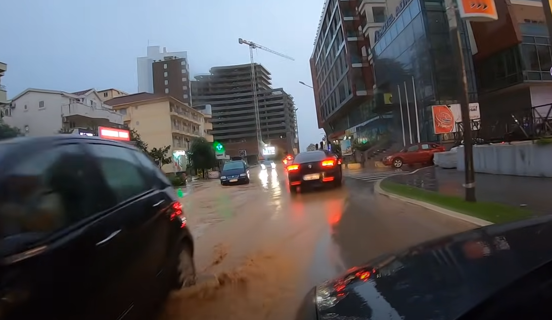 POTOPLJEN KANAL MOGREN Poplave u Budvi ne jenjavaju