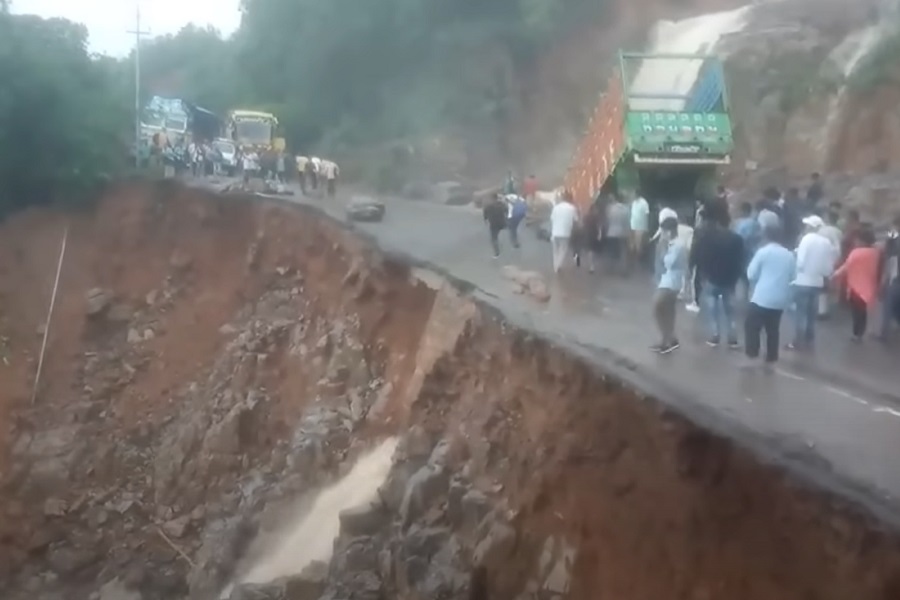 POPLAVE NAČINILE OGROMNE ŠTETE INDIJI U Bangladešu munje ubile nekoliko stanovnika (VIDEO)