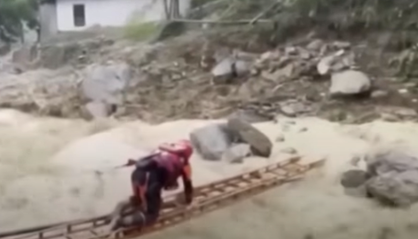 KATAKLIZMIČNE POPLAVE U KINI Najveće padavine u posljednih nekoliko decenija, evakuisano na stotine ljudi (VIDEO)