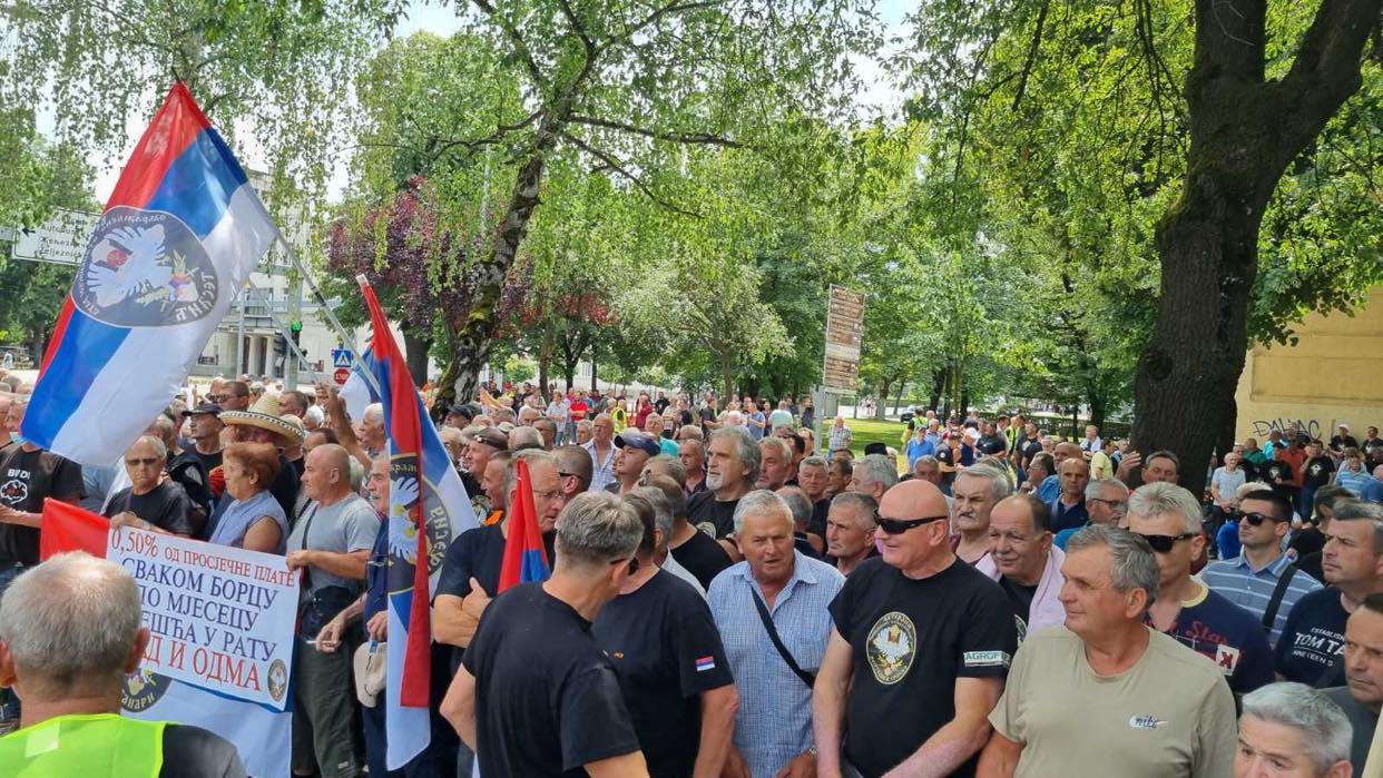 ČETIRI ČLANA IZ BANJALUČKOG ODBORA VETERANA PODNIJELI OSTAVKE! Ljubojević odgovorio Dodiku: Prozivke da smo kao Udruženje stranački obojeni nisu tačne