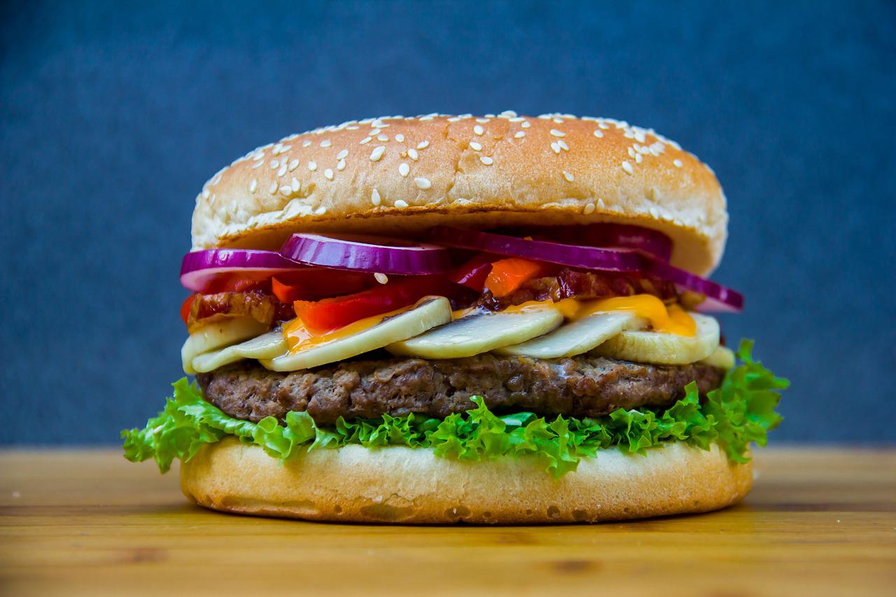 RECEPT DANA Pljeskavice s pečurkama i pasuljem