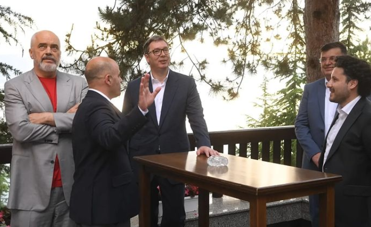 VUČIĆ NASMIJAO SVE U OHRIDU Dritane, Zorane, ako hoćete dođite, ako nećete – niko neće da vas ne tjera