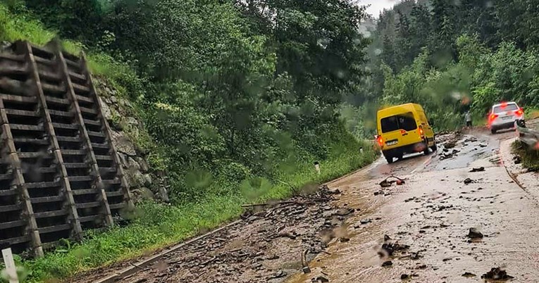 BUJICE, POPLAVE I ODRONI Jako nevrijeme pogodilo Sloveniju