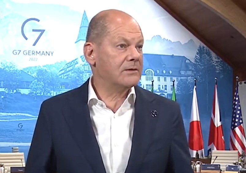 NJEMAČKI KANCELAR NA METI KRITIKA DOMAĆE VLASTI ZBOG "NEPOKAZIVANJA EMPATIJE" Šolc o sigurnosnim garancijama NATO-a: Neće biti iste za Ukrajinu kao za članice Alijanse