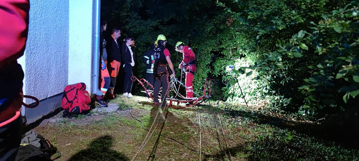 BRZA AKCIJA HRABRIH SPASILACA Izvučena žena koja je noćas pala u ponor u Ogulinu