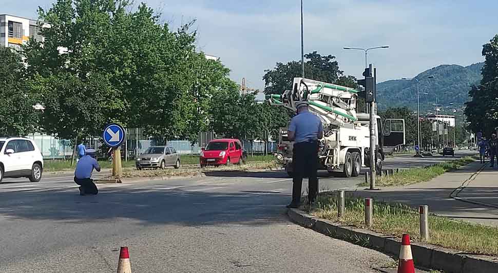 NESREĆA KOD KAMPUSA U BANJALUCI Saobraćaj otežan, kolone automobila blokiraju put (FOTO)