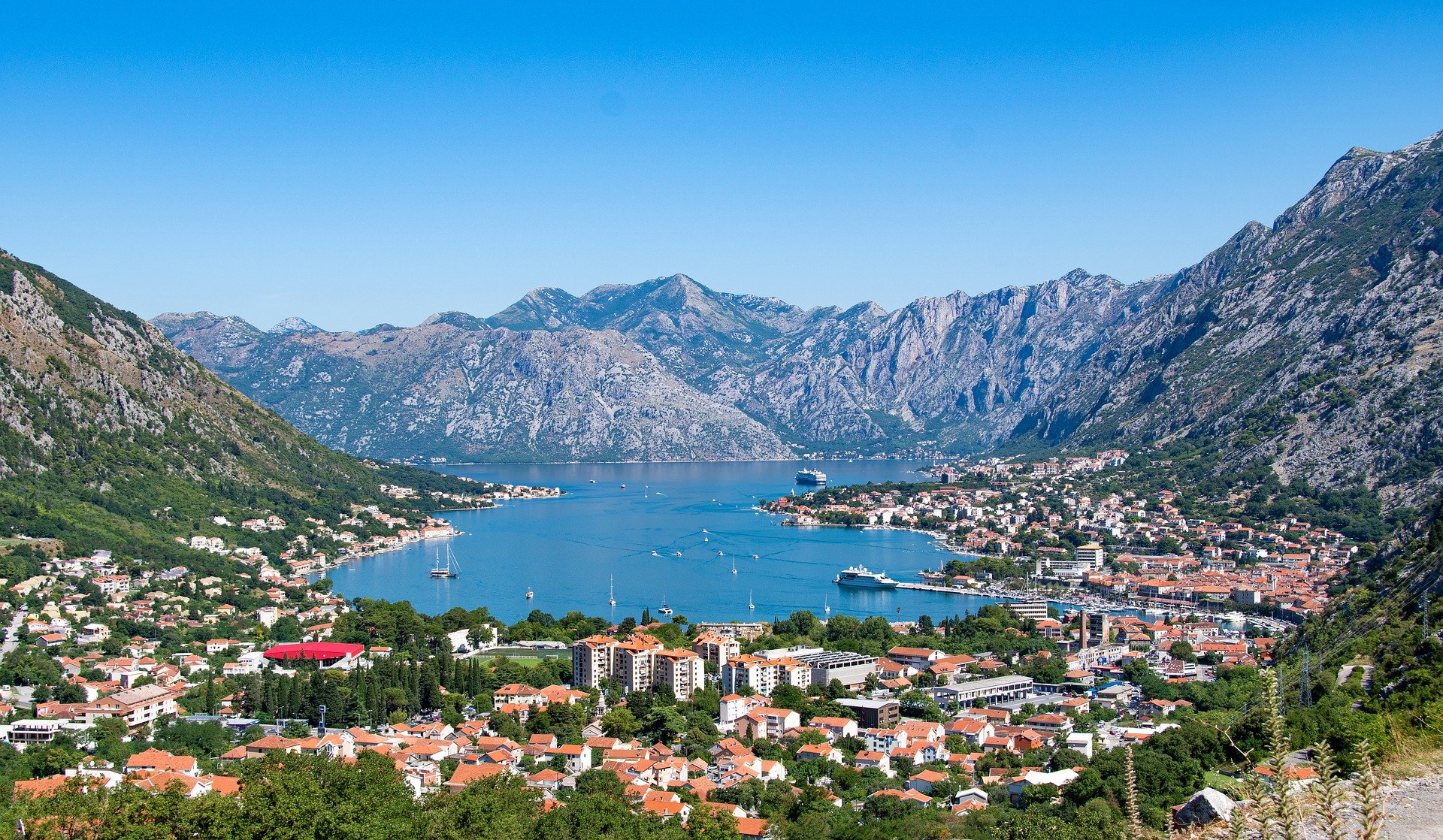 "JEFTINIJE JE UZETI APARTMAN NA DAN" Cijene ležaljki u Crnoj Gori frapirale turiste