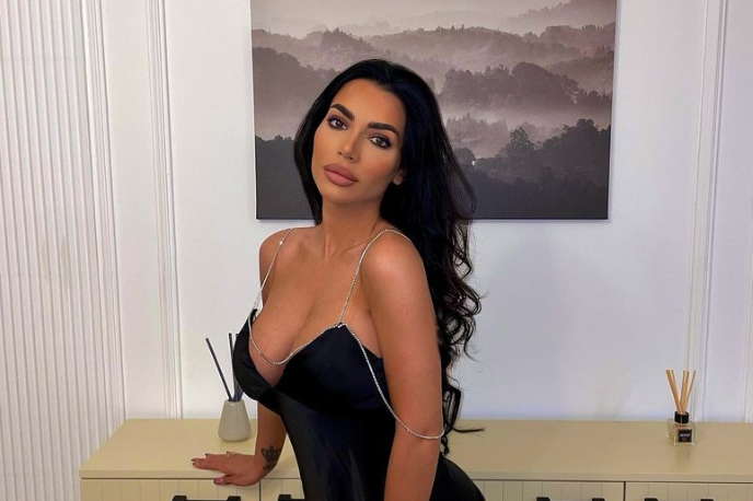 TOPALKOVA KĆERKA SE NE SMIRUJE Instagram joj puca od provokativnih fotografija (FOTO)