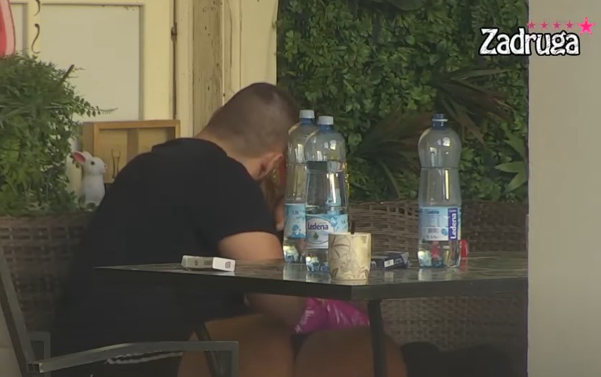 ZOLA I NEVENA OZVANIČILI VEZU Iskoristili romantičan zalazak sunca pa se bacili jedno drugom u naručje (VIDEO)
