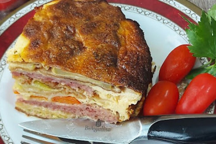 PRIJEDLOG ZA DANAŠNJI RUČAK Musaka s tikvicama i pljeskavicama