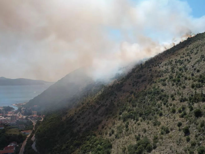 BURNA NOĆ IZNAD IGALA Vatrena stihija nezaustavljiva, požari ne jenjavaju (VIDEO)