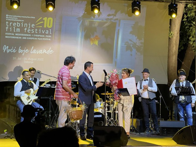 "TREBINJE FILM FESTIVAL" Vesni Trivalić i Branimiru Popoviću uručena nagrada "Zlatni platan"