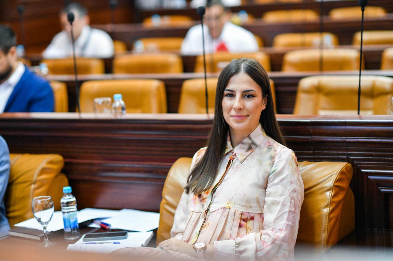 STANIVUKOVIĆEVA SAVJETNICA ODGOVORILA NA PROZIVKE: "Stalo je na pola sata da ne bi kasnije stalo potpuno"