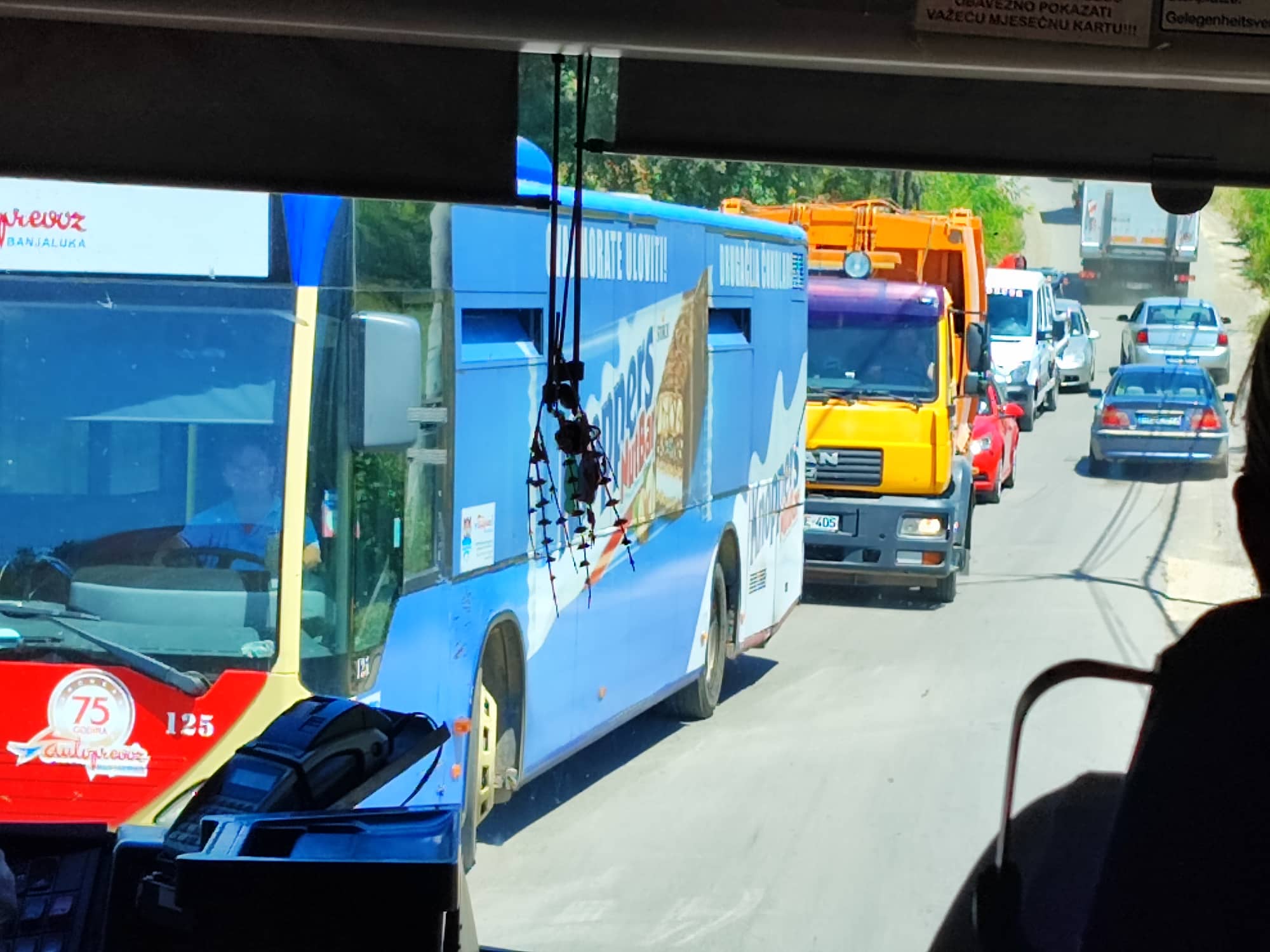 "OVO VIŠE NEMA NIKAKVOG SMISLA" Kolaps na obilaznicama, radnici "zaglavili" u Kuljanima (FOTO/VIDEO)