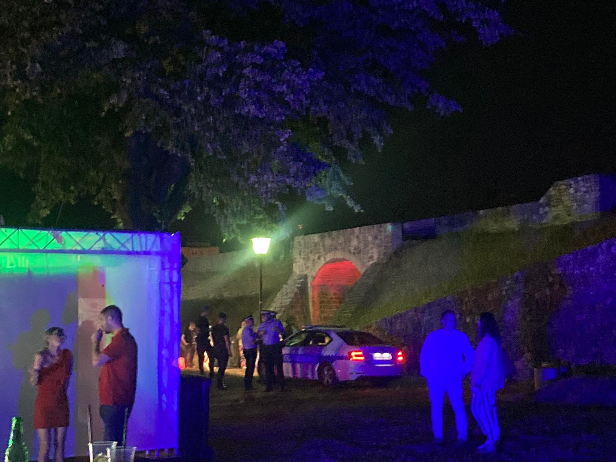 DJEVOJKA KOJA JE NAPALA STANIVUKOVIĆA POVRIJEDILA I POLICAJCA Banjalučka policija o incidentu na Kastelu