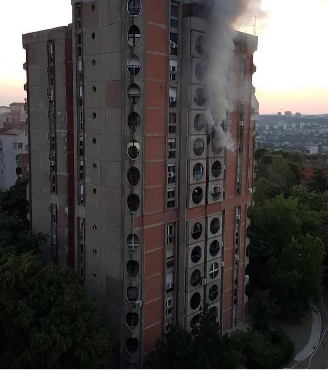 STRAVIČAN POŽAR NA VIDIKOVCU UZEO DANAK Tragično stradala jedna osoba (FOTO/VIDEO)