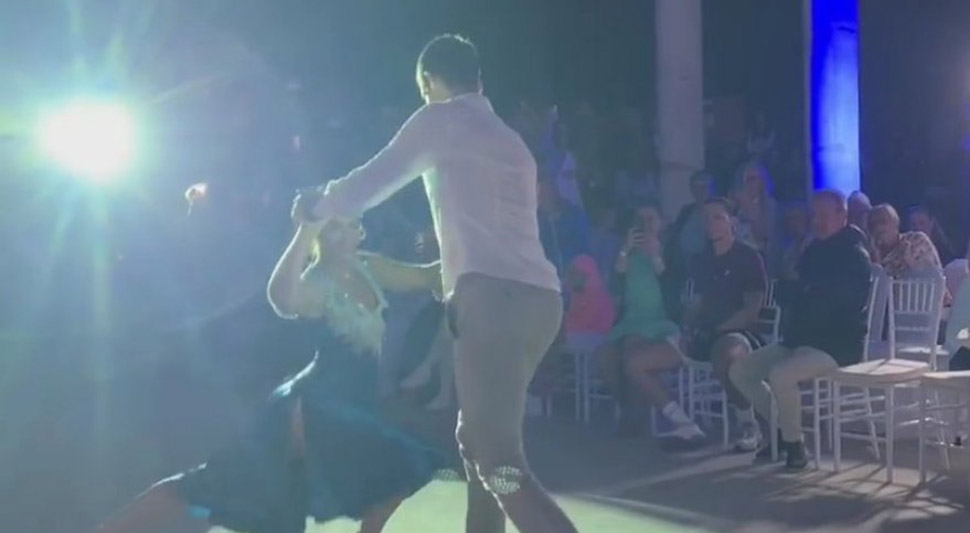 ĐOKOVIĆ ZAPLESAO TANGO U VISOKOM Otpjevao duet sa Milicom Todorović, poznatom baladom oduševili prisutne (VIDEO)