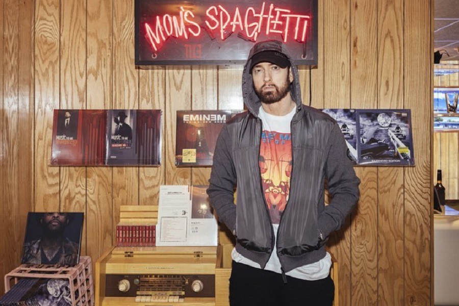EMINEM NAJAVIO NOVI ALBUM PA POSTAO ŽRTVA INTERNETA Fanovi su odmah "na nož" dočekali nadolazeći album repera (FOTO)