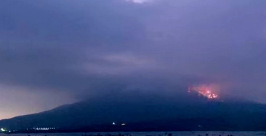 ZASTRAŠUJUĆI PRIZOR Erupcija vulkana na jugu Japana, naređena evakuacija (VIDEO)