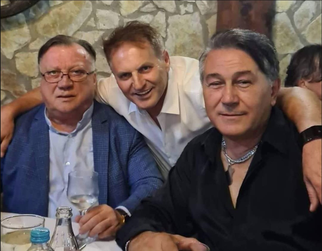 Na čijoj svadbi sa 400 zvanica u Kozarcu su pjevali Halid Bešlić i Halid Muslimović?