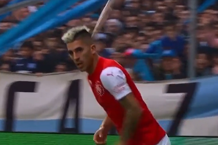 AGRENTINSKI HULIGANI PODIGLI LJESTVICU LUDOSTI Navijač Rasinga gađao igrača protivničke ekipe najčudnijim "tijelom" (VIDEO)