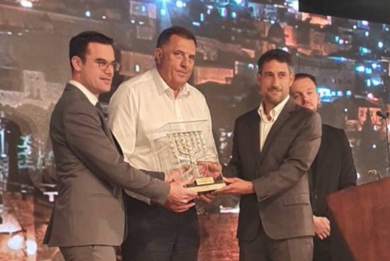 VELIKO PRIZNANJE SRPSKOM NARODU Dodik dobio zahvalnicu od organizacije Prijatelji ciona