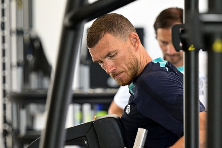 EDIN DŽEKO SE POJAVIO NA PRIPREMAMA INTERA Simeone Inzagi i stručni štab se iznenadio spremom napadača iz Sarajeva (FOTO)