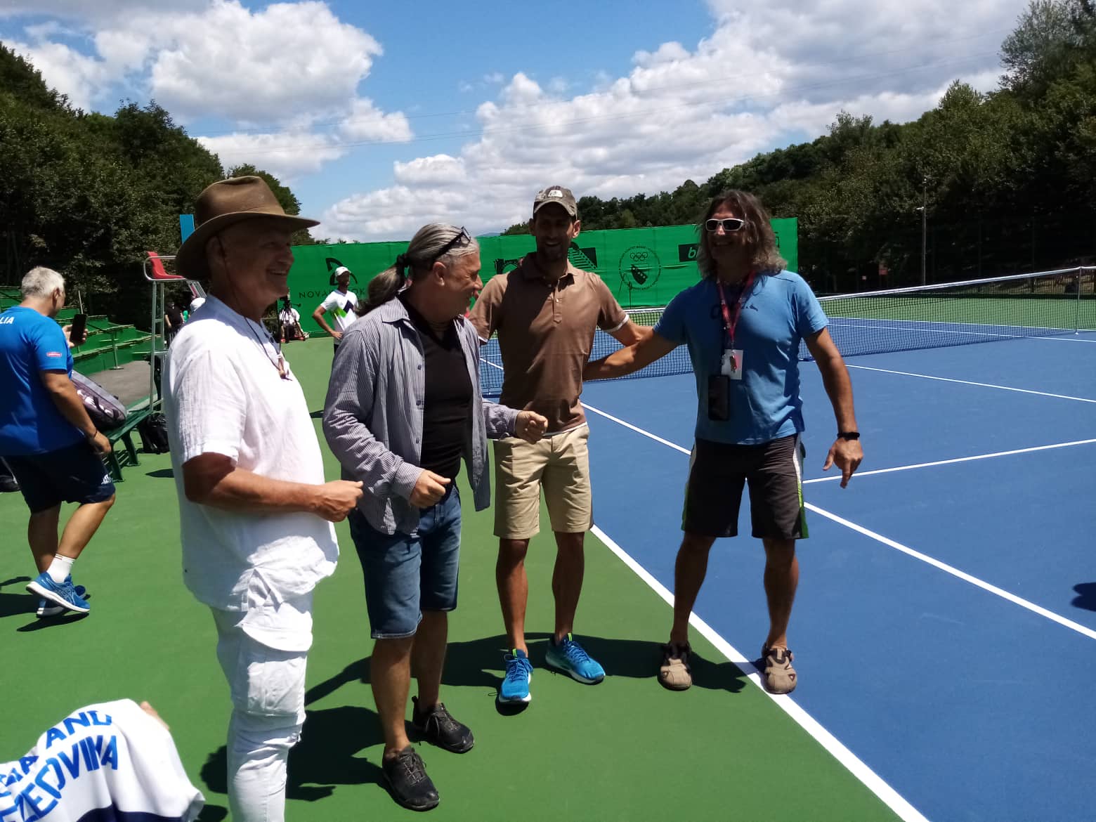 NOVAK ĐOKOVIĆ DOMAĆIN ZABAVNO-TENISKOG SPEKTAKLA U VISOKOM Srbin i Hrvat glavne zvijezde otvaranja teniskog centra (FOTO/VIDEO)