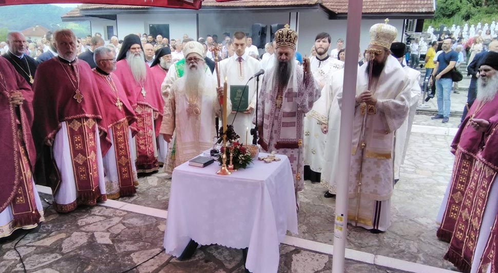 Patrijarh Porfirije služi parastos stradalim Srbima u srednjem Podrinju i Birču