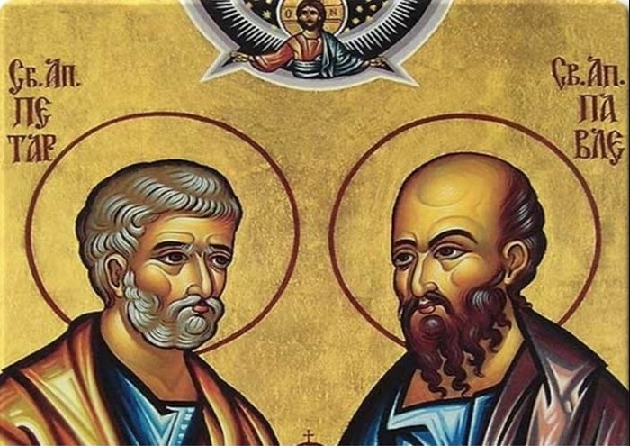SUTRA JE PETROVDAN Srpska tradicija i običaj je da se večeras pale lile