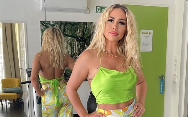 SELMA BAJRAMI LJETUJE NA PRIMORJU Žena je živa vatra i u petoj deceniji (FOTO)