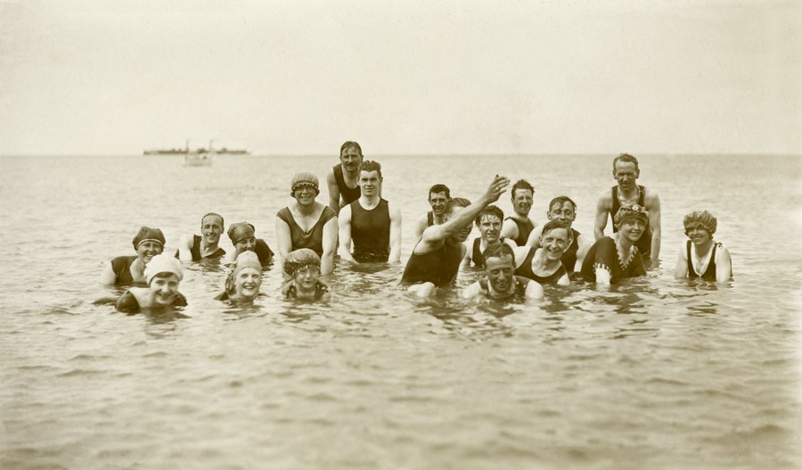 NAUČNIK ANALIZIRAO I OTKRIO Zašto su na starim fotografijama sa plaže svi mršavi, a jeli su više nego mi danas?