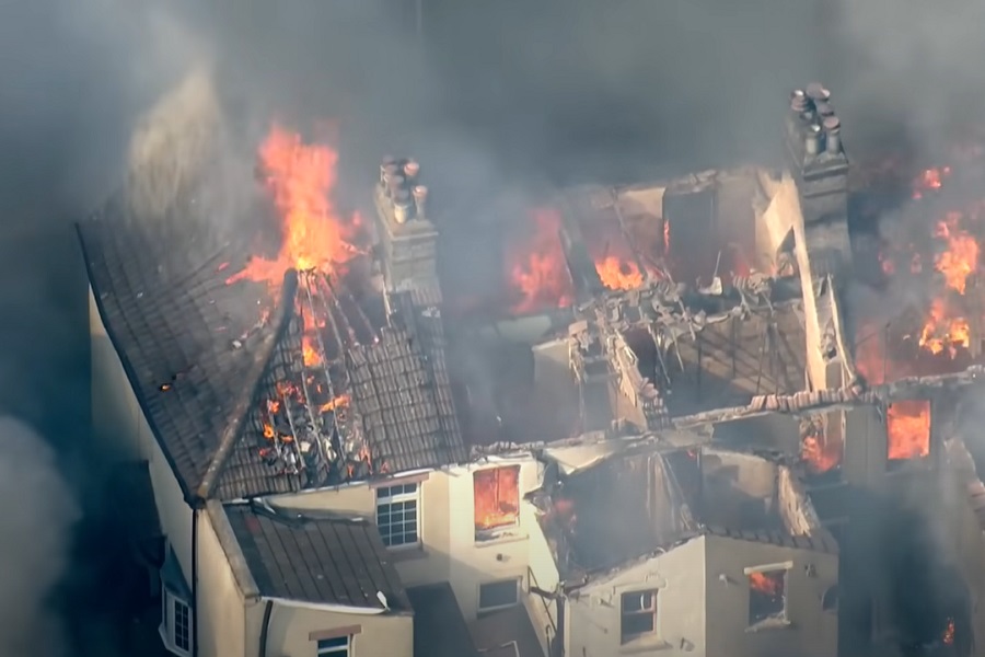 LONDON PROŽIVLJAVA APOKALIPSU DANAS Najveći grad Ostrva zbog vrućine izgleda kao pakleni kotao gdje vrućina uništava sve (VIDEO)
