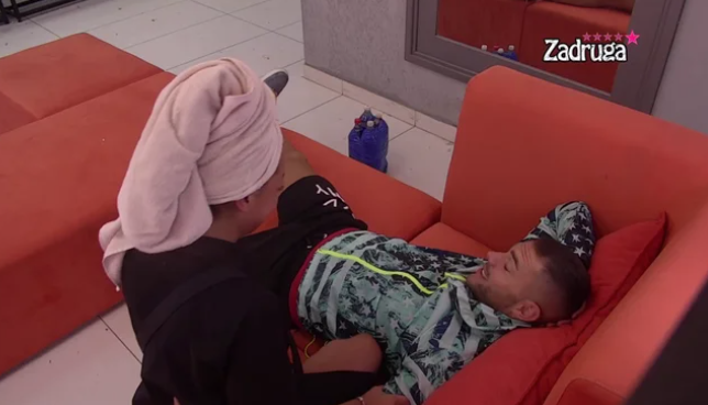 ANĐELO I SANDRA UŽIVAJU U SVAKOM TRENUTKU PROVEDENOM ZAJEDNO Bela kuća gori zbog vrelih poljubaca i dodira (VIDEO)