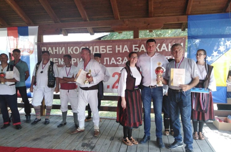 PRIJE TAKMIČENJA POKOSIO ČAK NEVJEROVATNIH 50 DUNUMA TRAVE Milorad Sladojević 11. put pobjednik kosidbe na Balkani