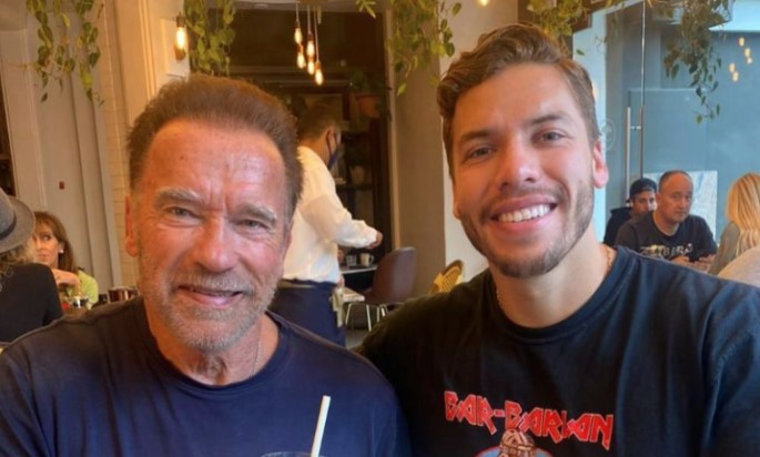 REKAO MI JE DA SAM SADA PREPUŠTEN SAM SEBI Arnold Švarceneger ukinuo sinu finansije nakon završetka fakulteta