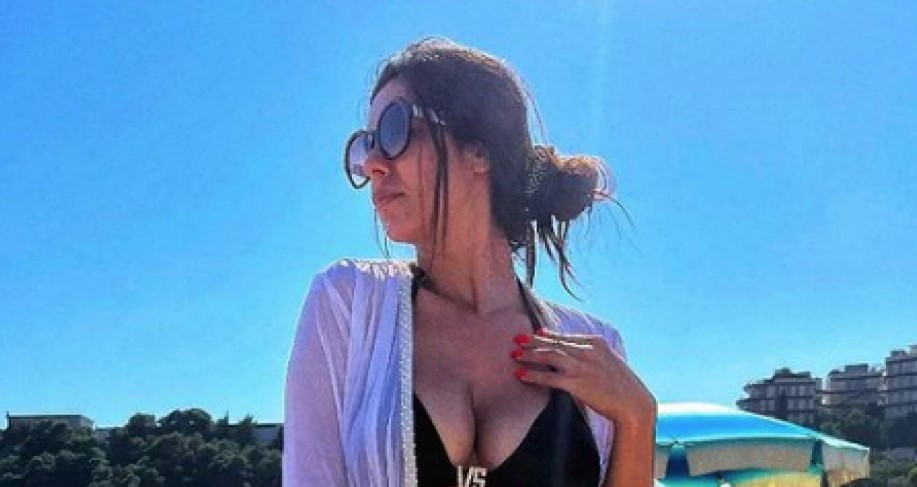 "KAJEŠ LI SE, STANIVUKOVIĆU?" Tanja Savić se skinula u bikini, zapalila društvene mreže, a komentari samo pljušte (FOTO)